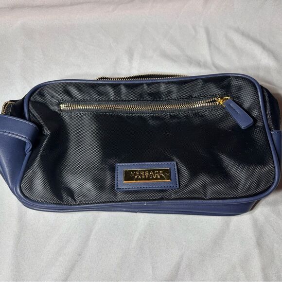 New! Versace Travel Pouch Bag Toiletry Case
Vanity Case - Picture 2 of 13